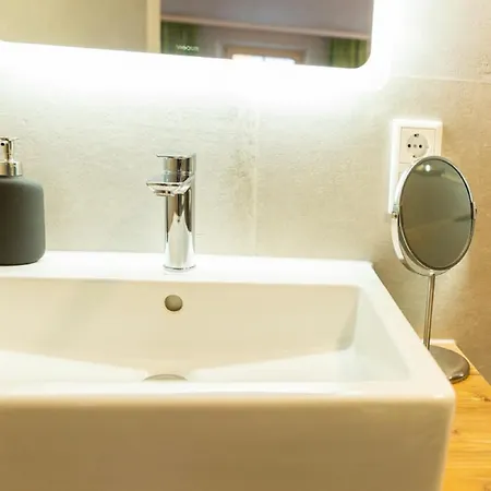 Hotel Winzerstube & Roedelsee